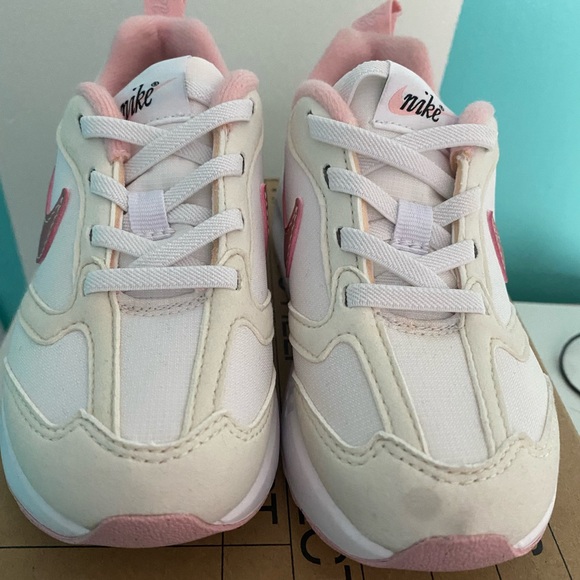 Light pink rose & white glaze-summit worn 1 time. Size 11c - Picture 5 of 5